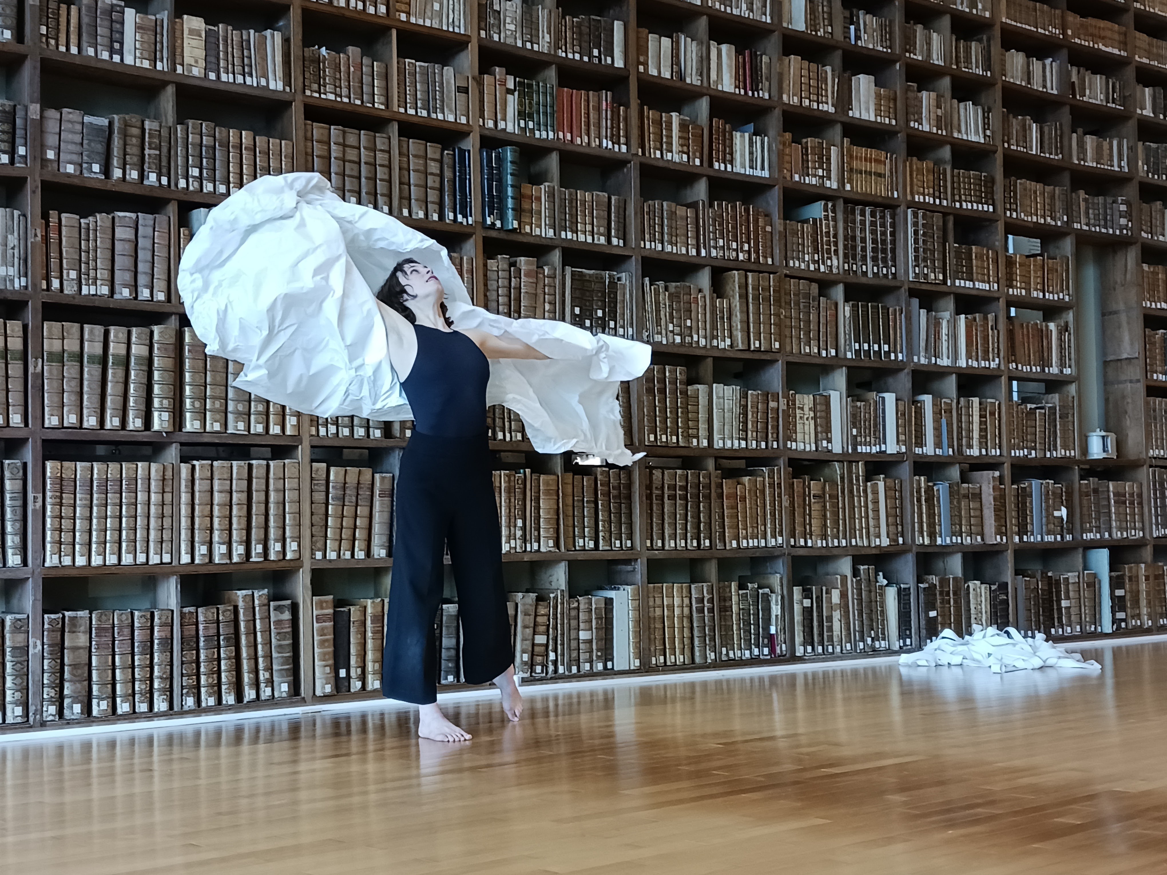 Par-ci, Par-là « Petits papiers dansés » // Marat