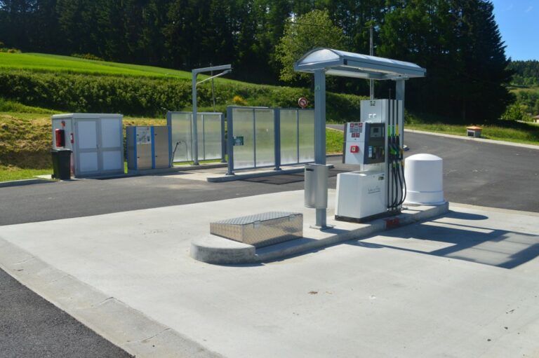 Station-essence de Saint-Anthème